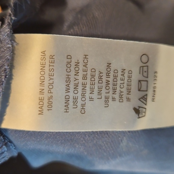 NWT Vince Camuto Silky V Neck Tie Front Crop Top sz.PS Holiday Hues - Picture 5 of 7